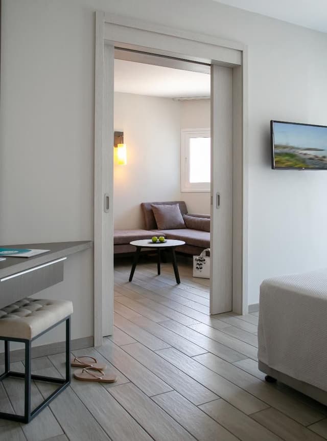 SUITE ONE BEDROOM