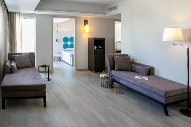 SUITE ONE BEDROOM
