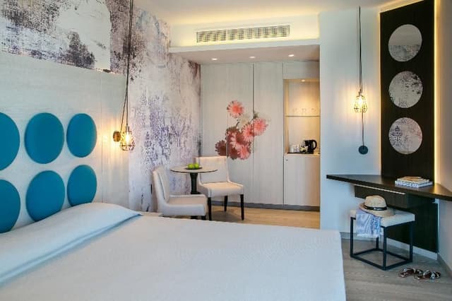 SUITE ONE BEDROOM