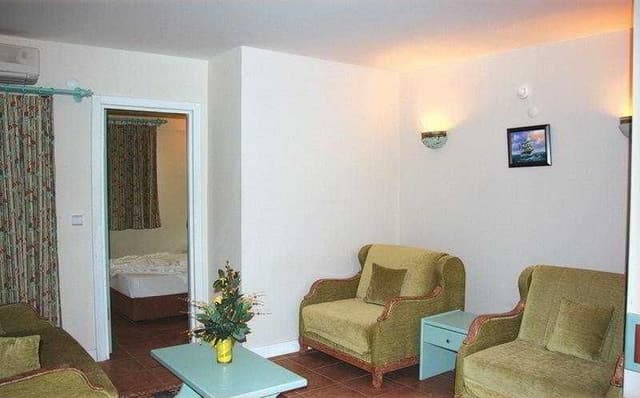 FAMILY ROOM LAND VIEW