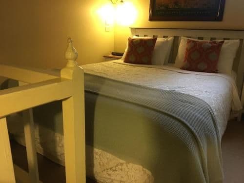 Queen Suite with Spa Bath - Loft