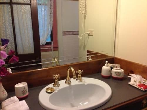 Queen Suite with Spa Bath - Maid's