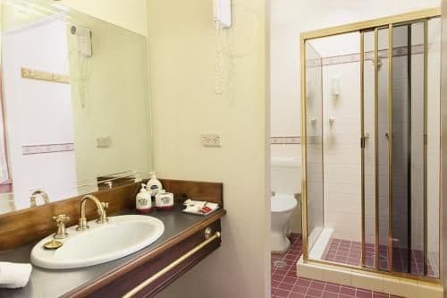 Queen Suite with Spa Bath - Maid's