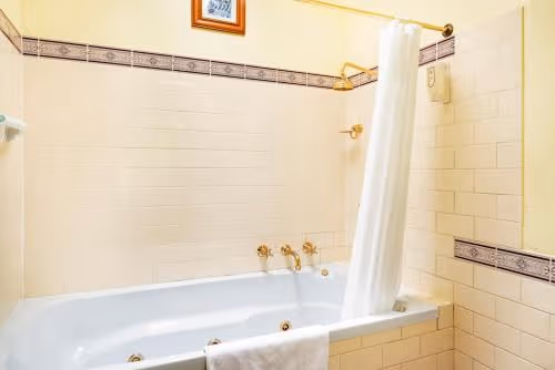 Suite with Spa Bath - Chauffeur's
