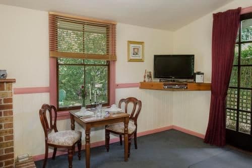 Queen Suite with Spa Bath - Maid's