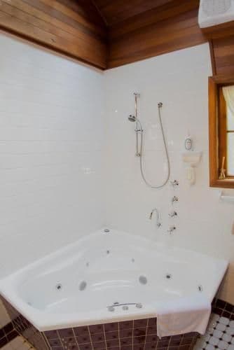 Queen Suite with Spa Bath - Loft