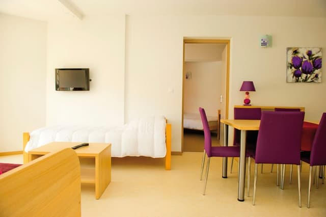 APARTMENT CAPACITY 4 ONE BEDROOM