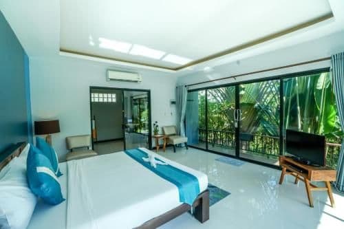 Villa with Garden View