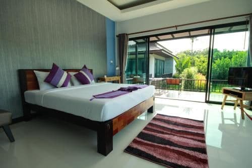 Villa with Garden View