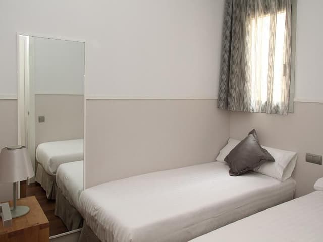 APARTMENT CAPACITY 5 THREE BEDROOM