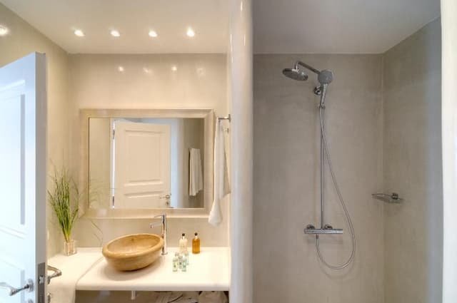 SUITE WITH PRIVATE POOL