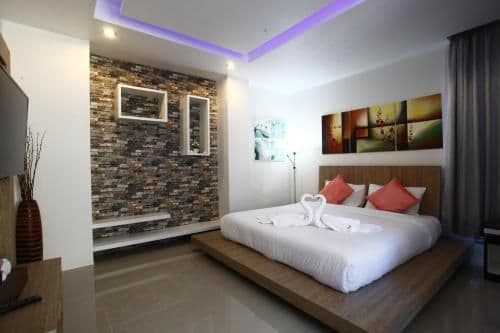 Deluxe Studio Apartment