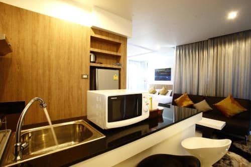 Deluxe Studio Apartment