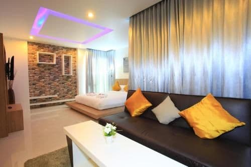 Deluxe Studio Apartment