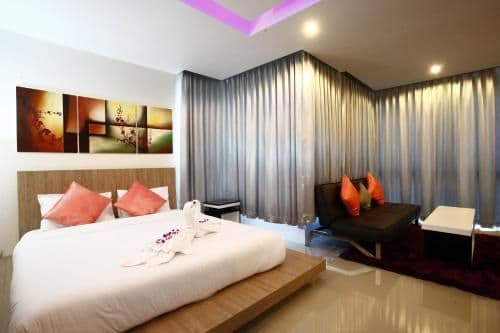 Deluxe Studio Apartment