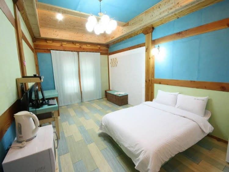 Geumojeong Hanok Guesthouse