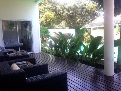 Apartment with Pool View