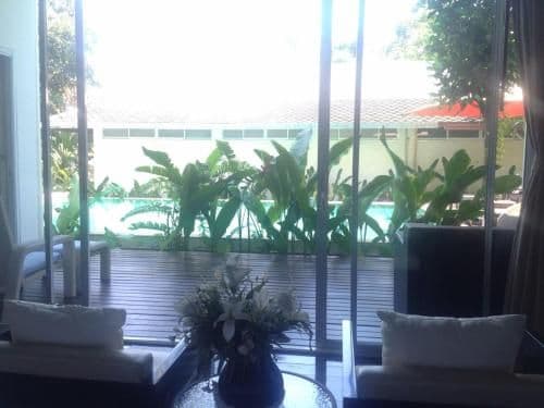 Apartment with Pool View