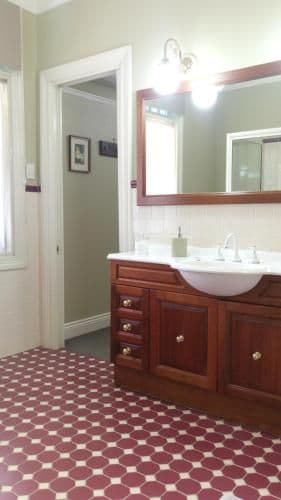 Tomah Queen Room with Balcony and Spa Bath