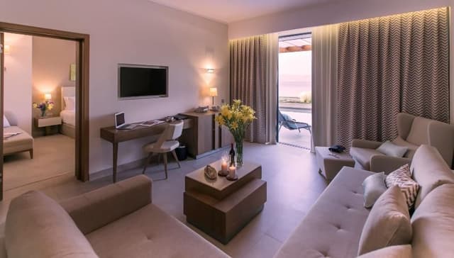 SUITE WITH PRIVATE POOL