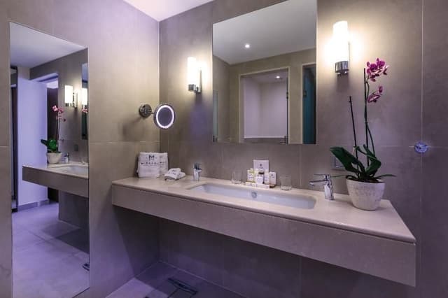 SUITE WITH PRIVATE POOL