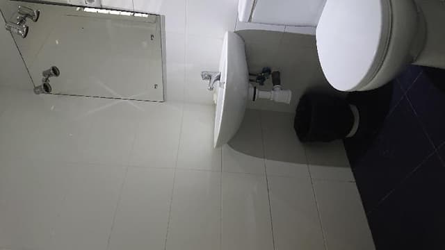 TRIPLE WITH SHARED BATHROOM