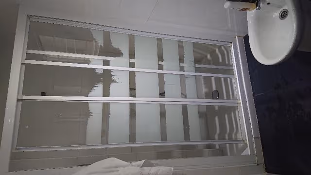 TRIPLE WITH SHARED BATHROOM