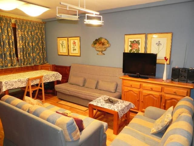 APARTMENT CAPACITY 6 ONE BEDROOM