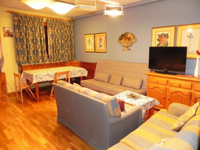 APARTMENT CAPACITY 8 TWO BEDROOMS