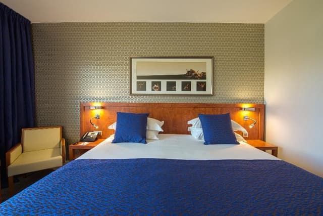 Double or Twin KING SIZE BED