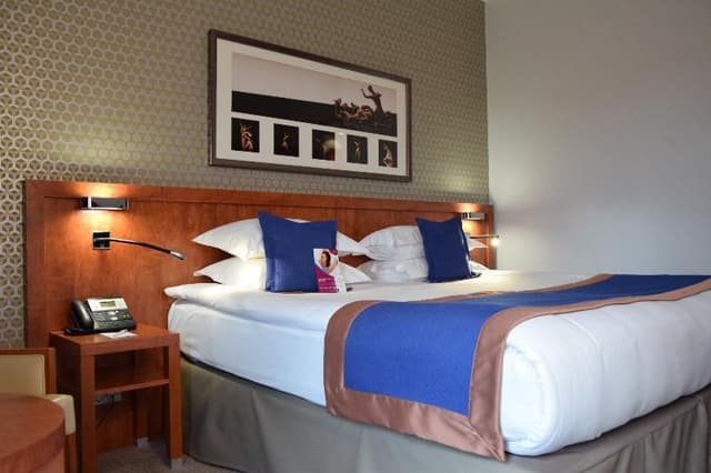 Double or Twin KING SIZE BED