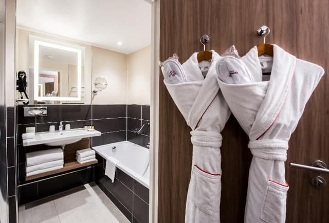 Double or Twin KING SIZE BED
