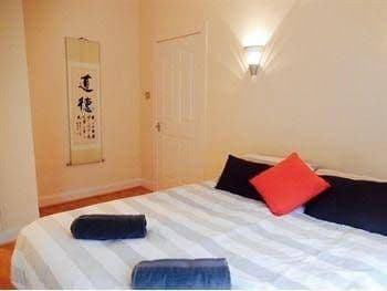 Elmbank Street Apartment