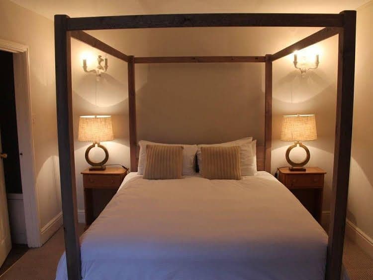 The White Horse Inn The White Horse Inn