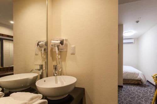 Queen Double Room with Amenities