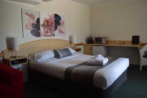 Deluxe Queen Room