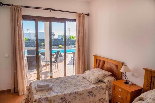 VILLA CAPACITY 8 FOUR BEDROOMS