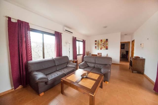 VILLA CAPACITY 8 FOUR BEDROOMS