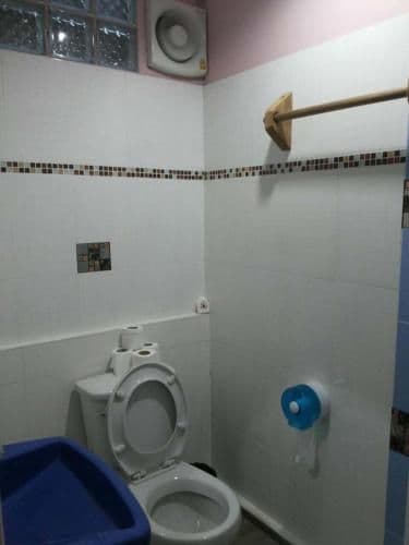 Room (6 Adults) with Private Bathroom