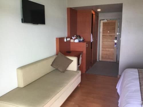 Deluxe Double Room (2 Adults + 1 Child)