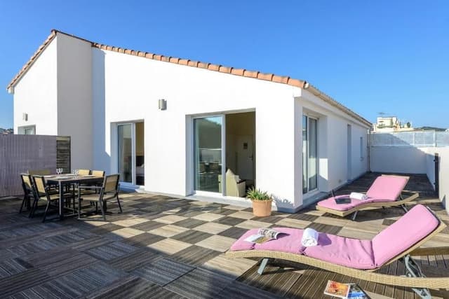 APARTMENT WITH TERRACE