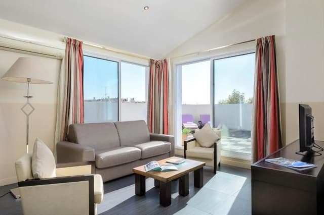 APARTMENT WITH TERRACE