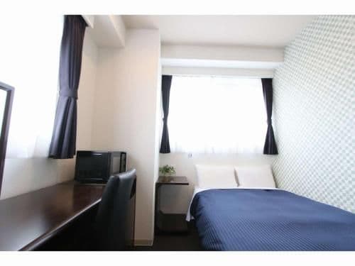 Single Room with Bathroom - Non-Smoking