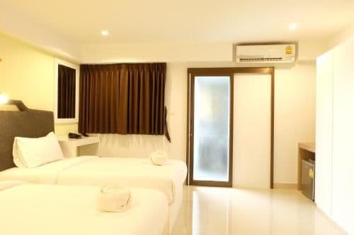 Deluxe Double or Twin Room - Roundtrip airport Transfer