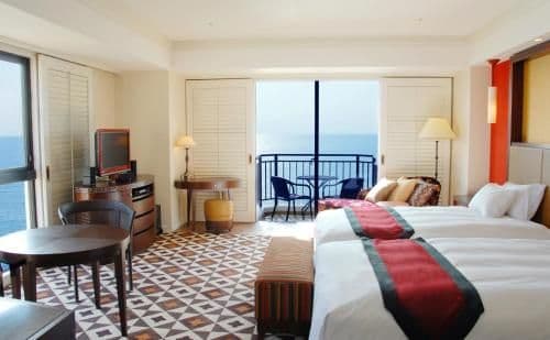 Corner Luxury Twin - Non-Smoking (Free round-trip airport transfer)