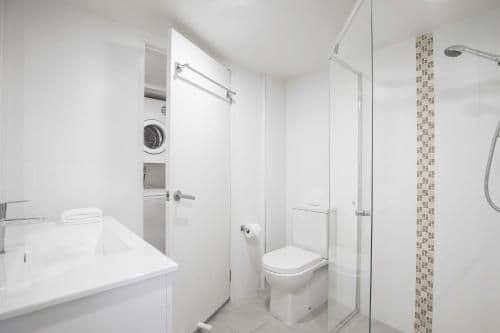 Deluxe Three-Bedroom Apartment