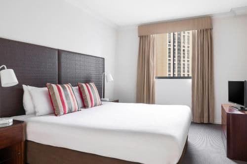 One-Bedroom Apartment with River View - Weekly Housekeeping