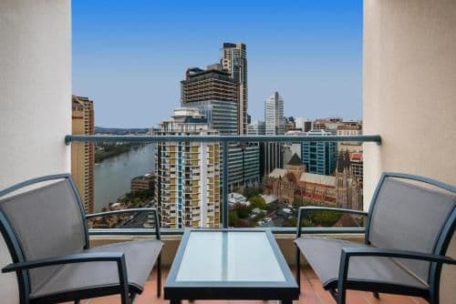 One-Bedroom Apartment with River View - Weekly Housekeeping