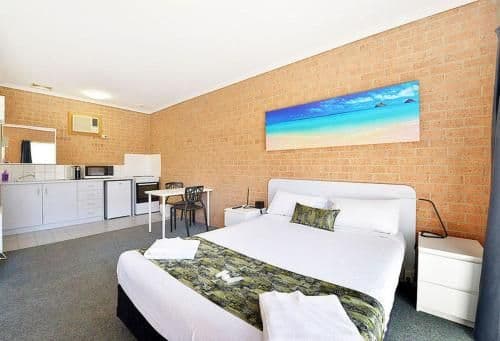Deluxe Queen Room