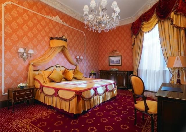 SUITE CAPACITY 1